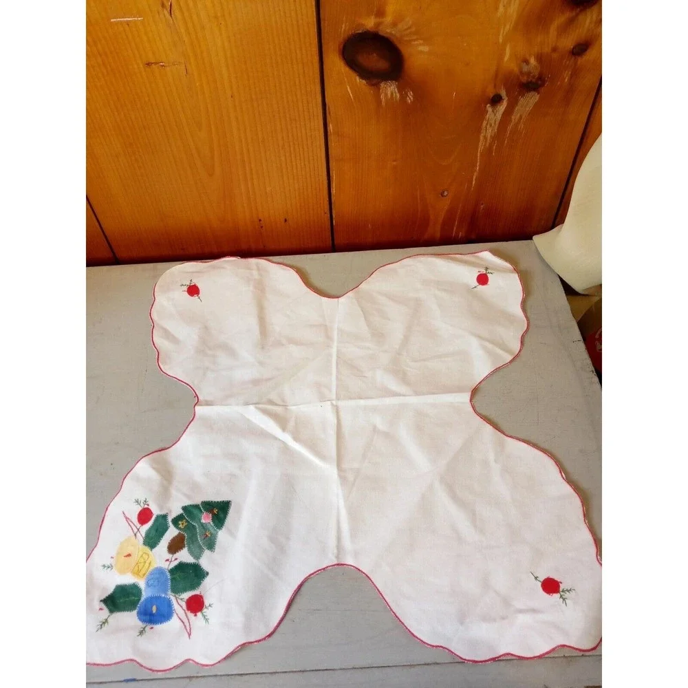 VINTAGE Christmas EMBROIDERED White‎ Bread Basket Linen
